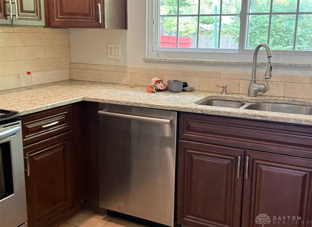 1201 East Centerville Station Road Dayton, OH 45459 - Photo 15 of 33