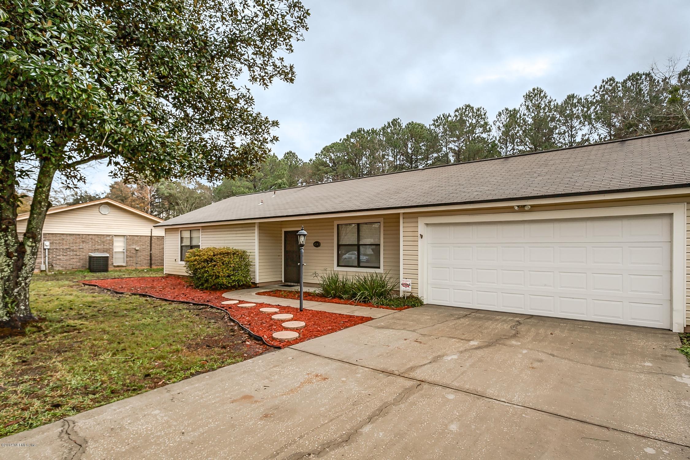 8258 Blazing Star Road Jacksonville, FL 32210 - Photo 17 of 27 Garage_Entry