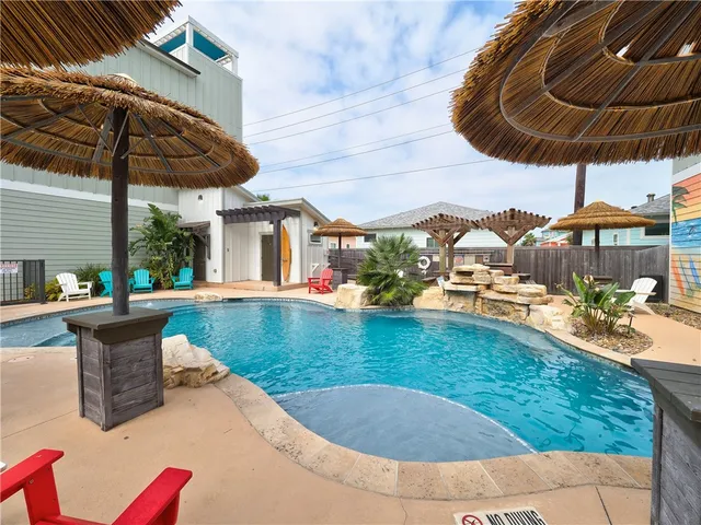 a view of livingroom with furniture