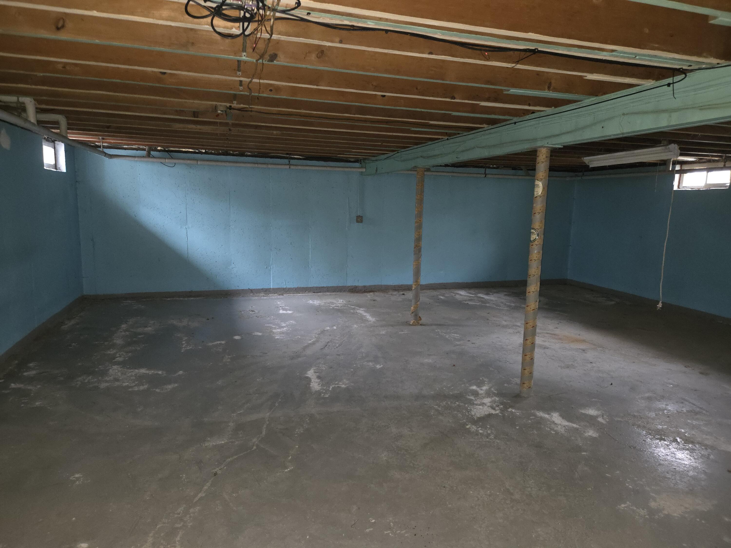 10 Maxwell Lane Bangor, ME 04401 - Photo 22 of 30 20260515_095156
