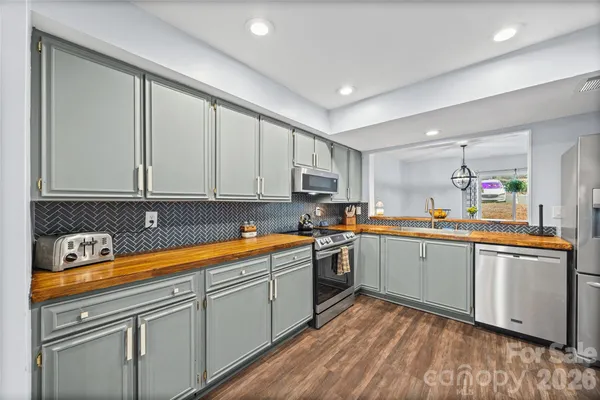 $379,900 | 34 Old Post Road, Lake Wylie, SC 29710
