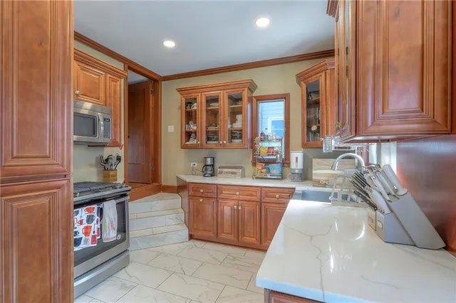 $420,000 | 943 West 33rd Terrace, Kansas City, MO 64111