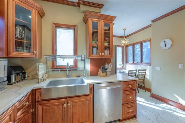 $420,000 | 943 West 33rd Terrace, Kansas City, MO 64111