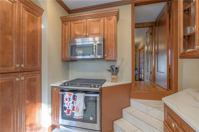 $420,000 | 943 West 33rd Terrace, Kansas City, MO 64111