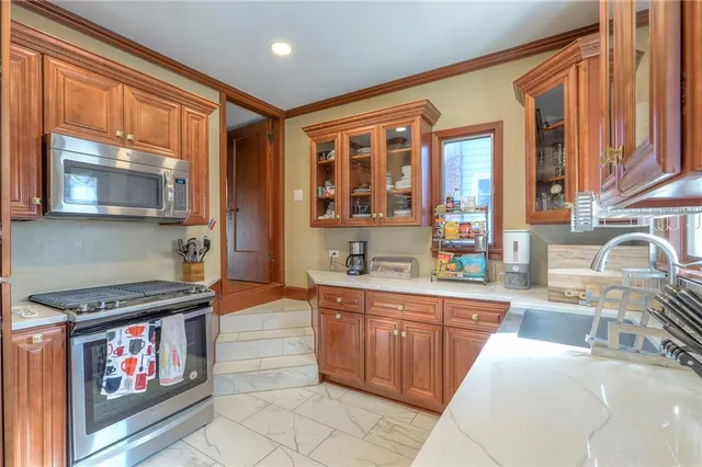 $420,000 | 943 West 33rd Terrace, Kansas City, MO 64111