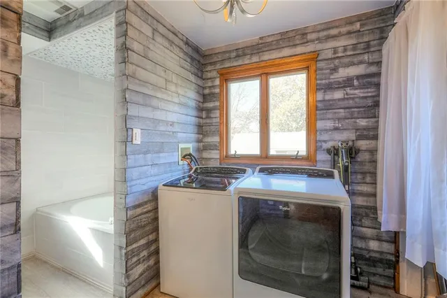 $420,000 | 943 West 33rd Terrace, Kansas City, MO 64111