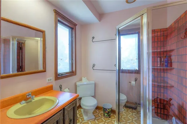 $420,000 | 943 West 33rd Terrace, Kansas City, MO 64111