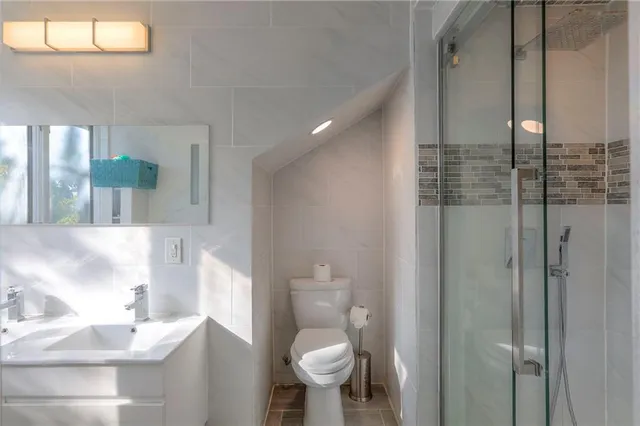 $420,000 | 943 West 33rd Terrace, Kansas City, MO 64111