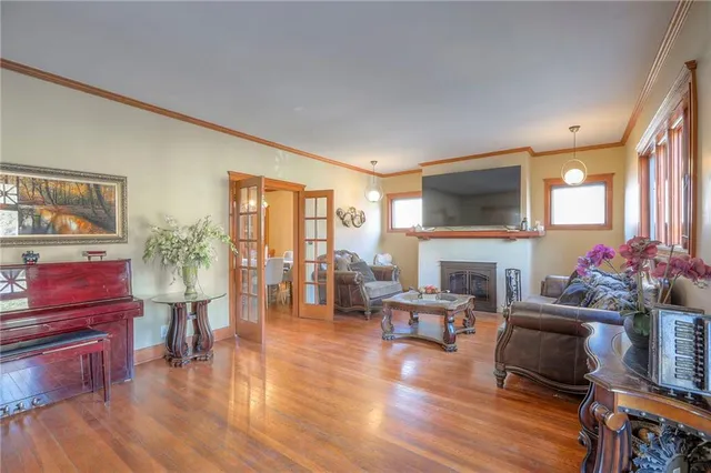 $420,000 | 943 West 33rd Terrace, Kansas City, MO 64111