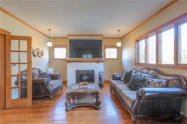 $420,000 | 943 West 33rd Terrace, Kansas City, MO 64111