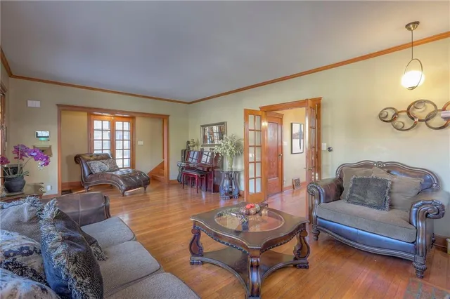 $420,000 | 943 West 33rd Terrace, Kansas City, MO 64111