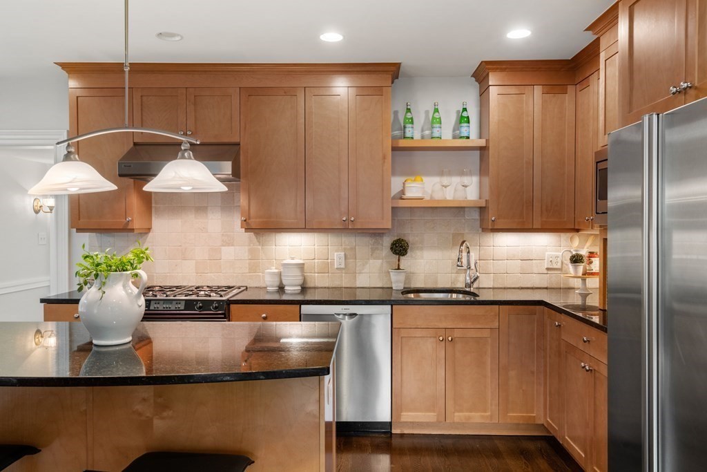 18 Varick Road Newton, MA 02468 - Photo 9 of 42
