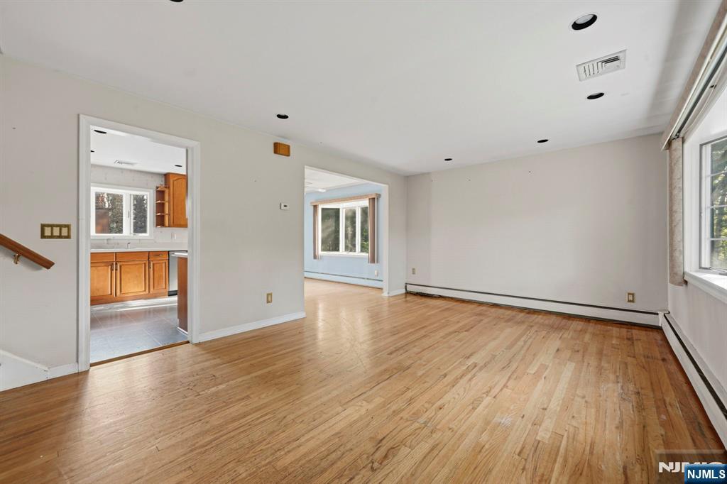 111 Deerfield Road Wayne, NJ 07470 - Photo 3 of 24