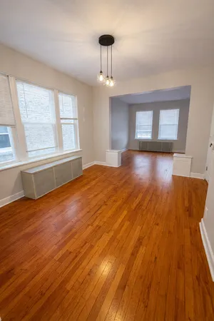 $1,950 | 4925 West Henderson Street, Unit 1, Chicago, IL 60641