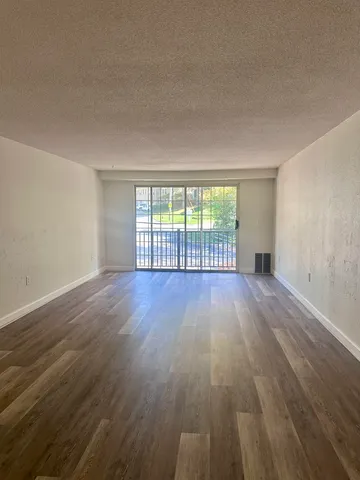 $2,450 | 152 Cannongate Road, Nashua, NH 03063