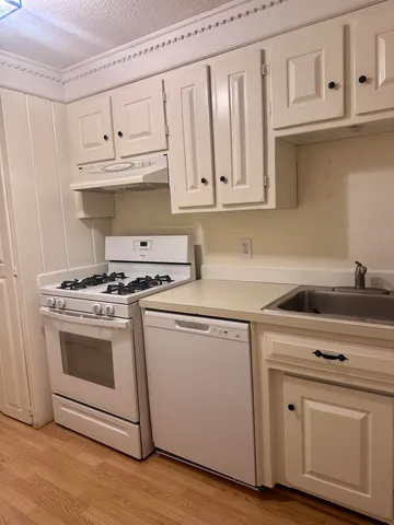 $2,450 | 152 Cannongate Road, Nashua, NH 03063