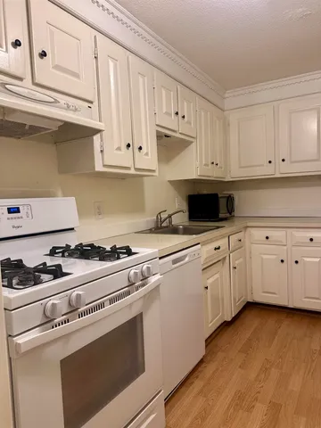 $2,450 | 152 Cannongate Road, Nashua, NH 03063