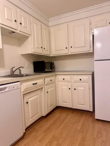 $2,450 | 152 Cannongate Road, Nashua, NH 03063