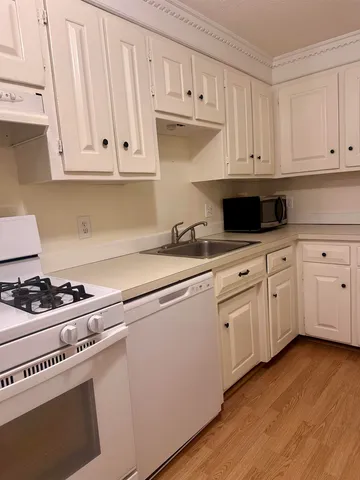 $2,450 | 152 Cannongate Road, Nashua, NH 03063