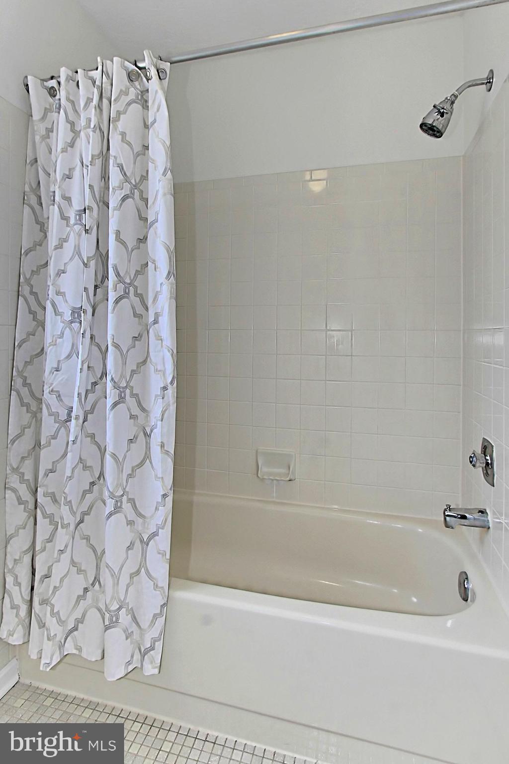 2211 Quartermaster Lane Reston, VA 20191 - Photo 33 of 49 2nd Full Bathroom Upstairs