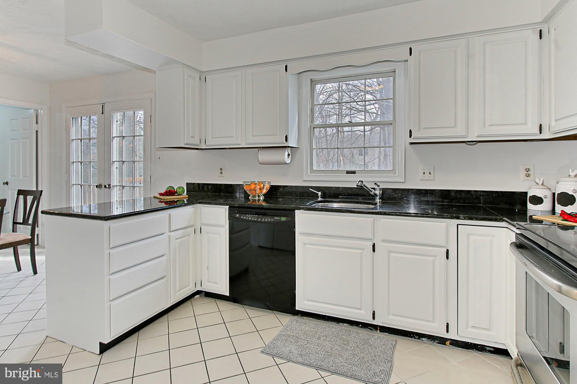 2211 Quartermaster Lane Reston, VA 20191 - Photo 6 of 49 Ready for you! Bright Kitchen with Lots of Storage