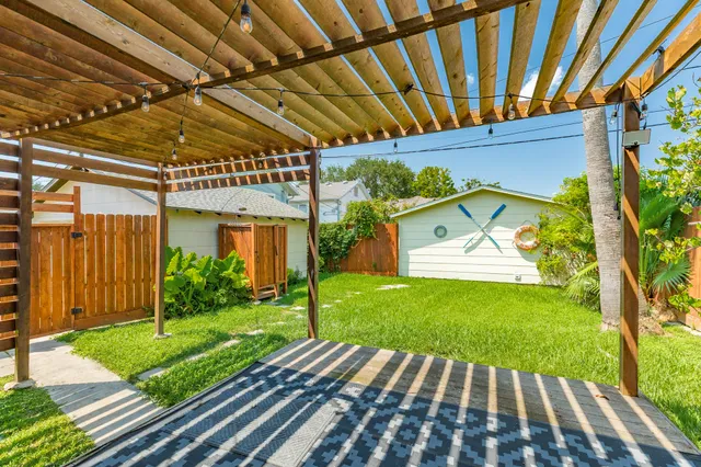 a view of a house with a backyard