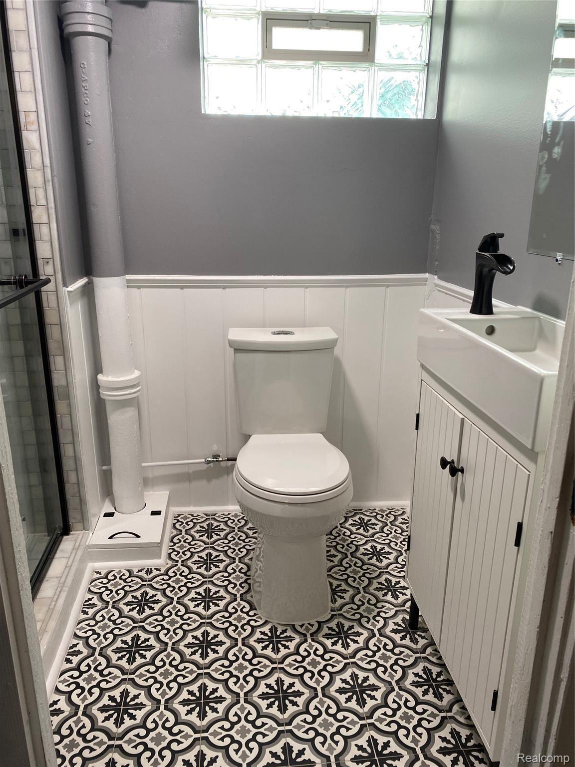1858 Leitch Road Ferndale, MI 48220 - Photo 23 of 30 Brand New 2nd Full Bath