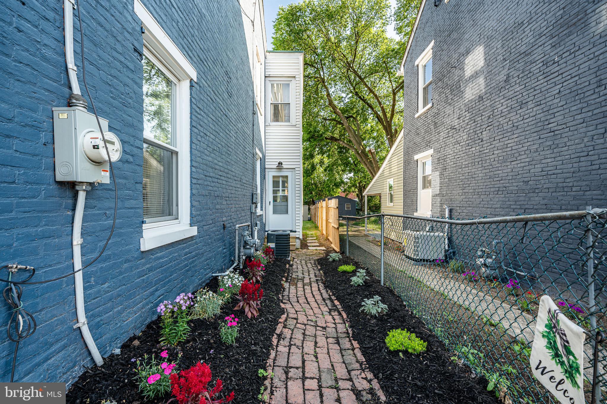 766 Queen Street Pottstown, PA 19464 - Photo 3 of 29