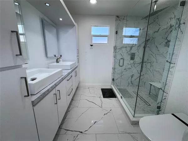 a bathroom with a toilet and a shower