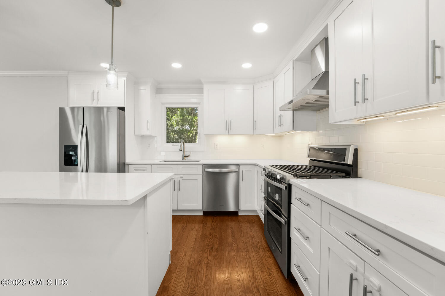 36 Sheep Hill Road Riverside, CT 06878 - Photo 7 of 37 a kitchen with a sink a stove a refrigerator and cabinets