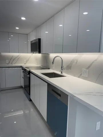 $3,500 | 3675 North Country Club Drive, Unit 2606, Aventura, FL 33180