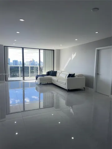 $3,500 | 3675 North Country Club Drive, Unit 2606, Aventura, FL 33180