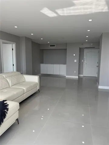 $3,500 | 3675 North Country Club Drive, Unit 2606, Aventura, FL 33180