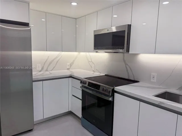 $3,500 | 3675 North Country Club Drive, Unit 2606, Aventura, FL 33180