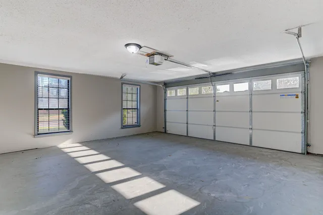 $2,400 | 7801 Autumn Creek Drive, Memphis, TN 38018