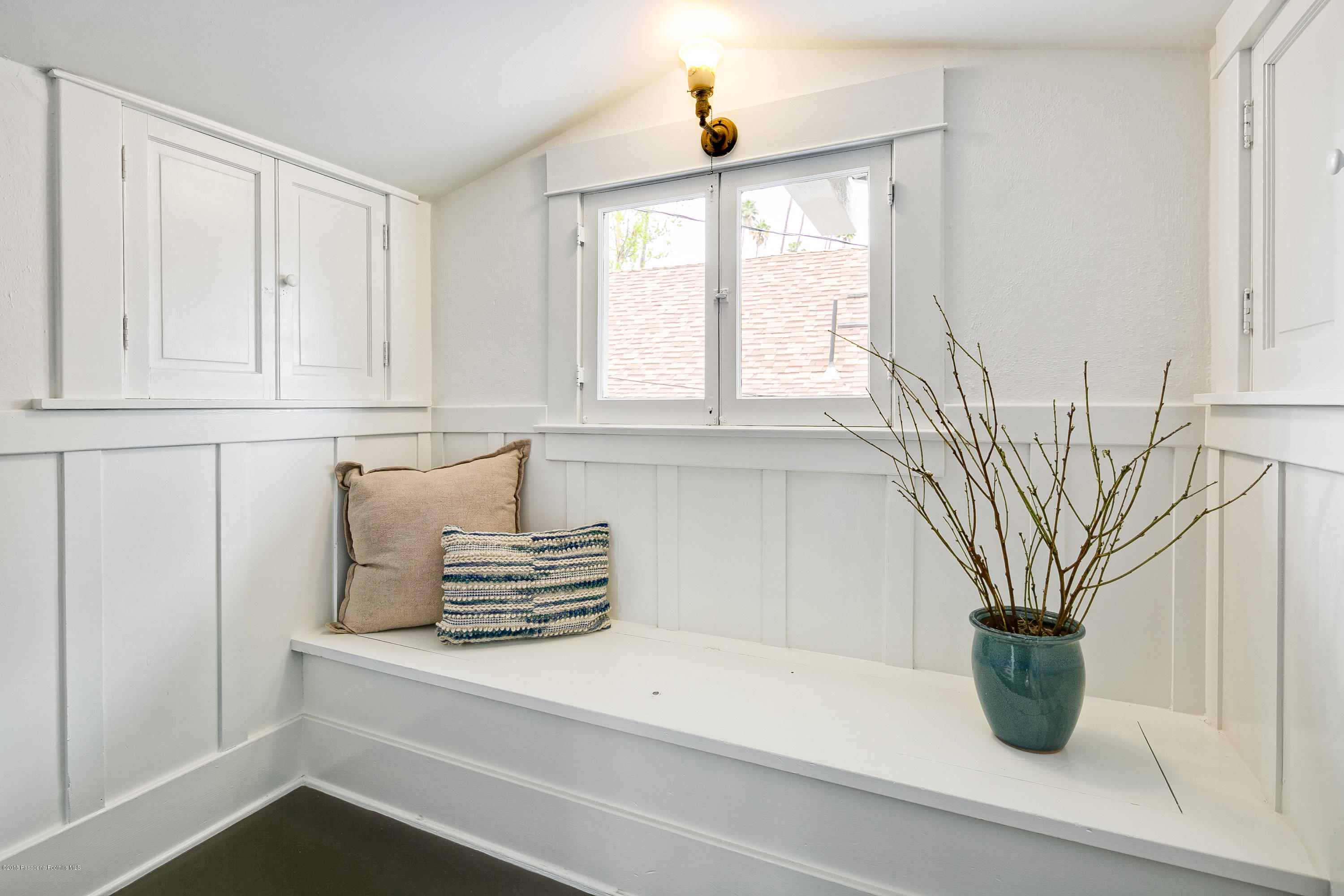 702 Earlham Street Pasadena, CA 91101 - Photo 26 of 41 700-702 Earlham St-035