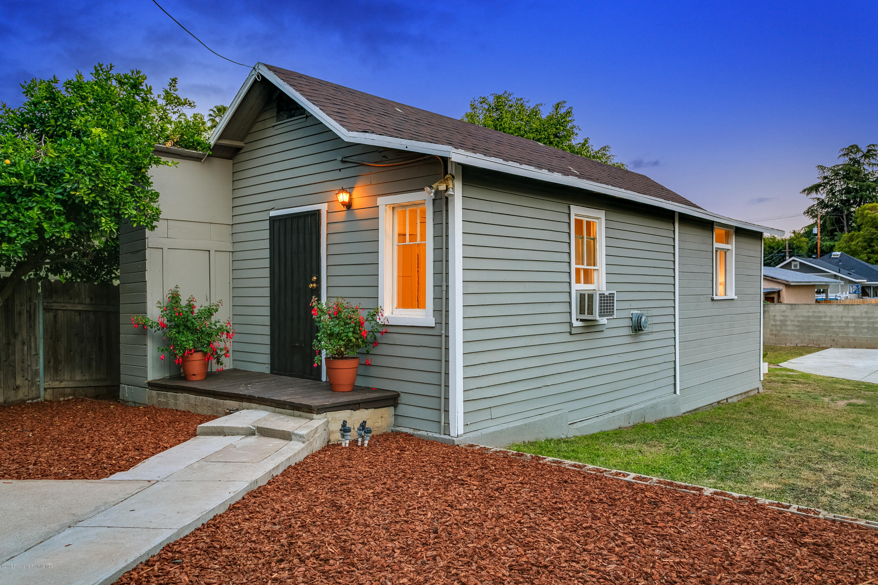 702 Earlham Street Pasadena, CA 91101 - Photo 41 of 41 700-702 Earlham St-008