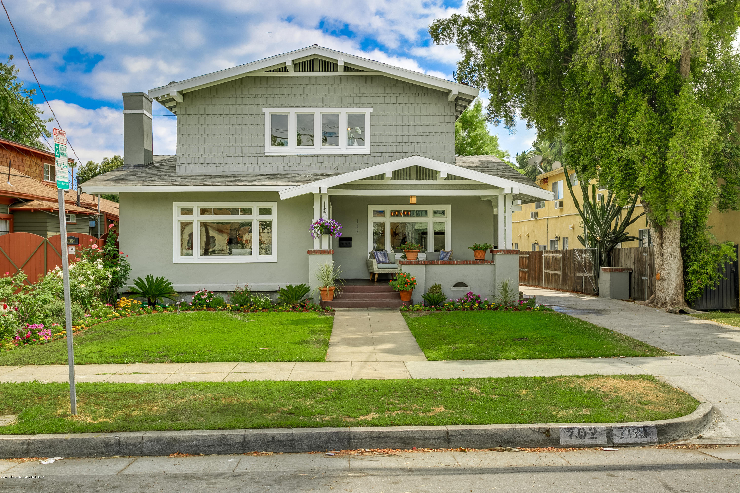 702 Earlham Street Pasadena, CA 91101 - Photo 6 of 41 700-702 Earlham St-011