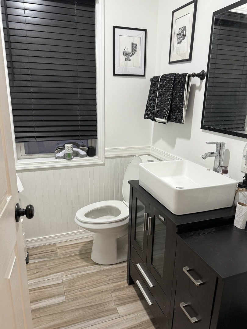 7825 South Paulina Street Chicago, IL 60620 - Photo 12 of 34 a bathroom with a sink and a mirror