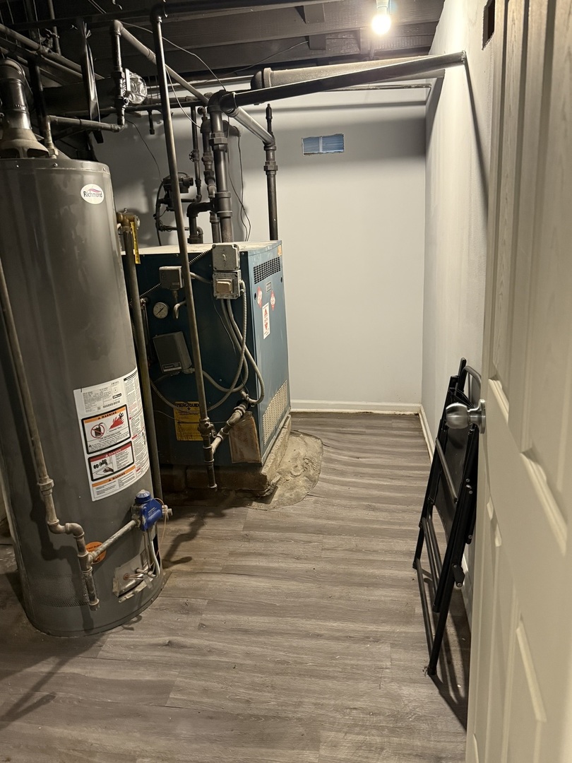 7825 South Paulina Street Chicago, IL 60620 - Photo 34 of 34 a view of a room with gym equipment