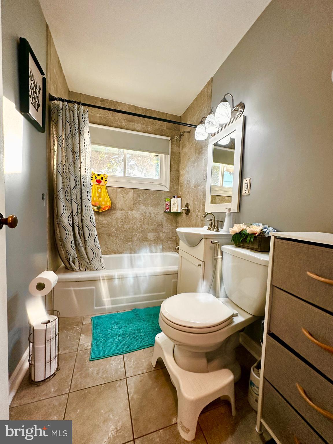 9229 Andover Road Philadelphia, PA 19114 - Photo 11 of 21 Beautiful 1st Floor full Bathroom