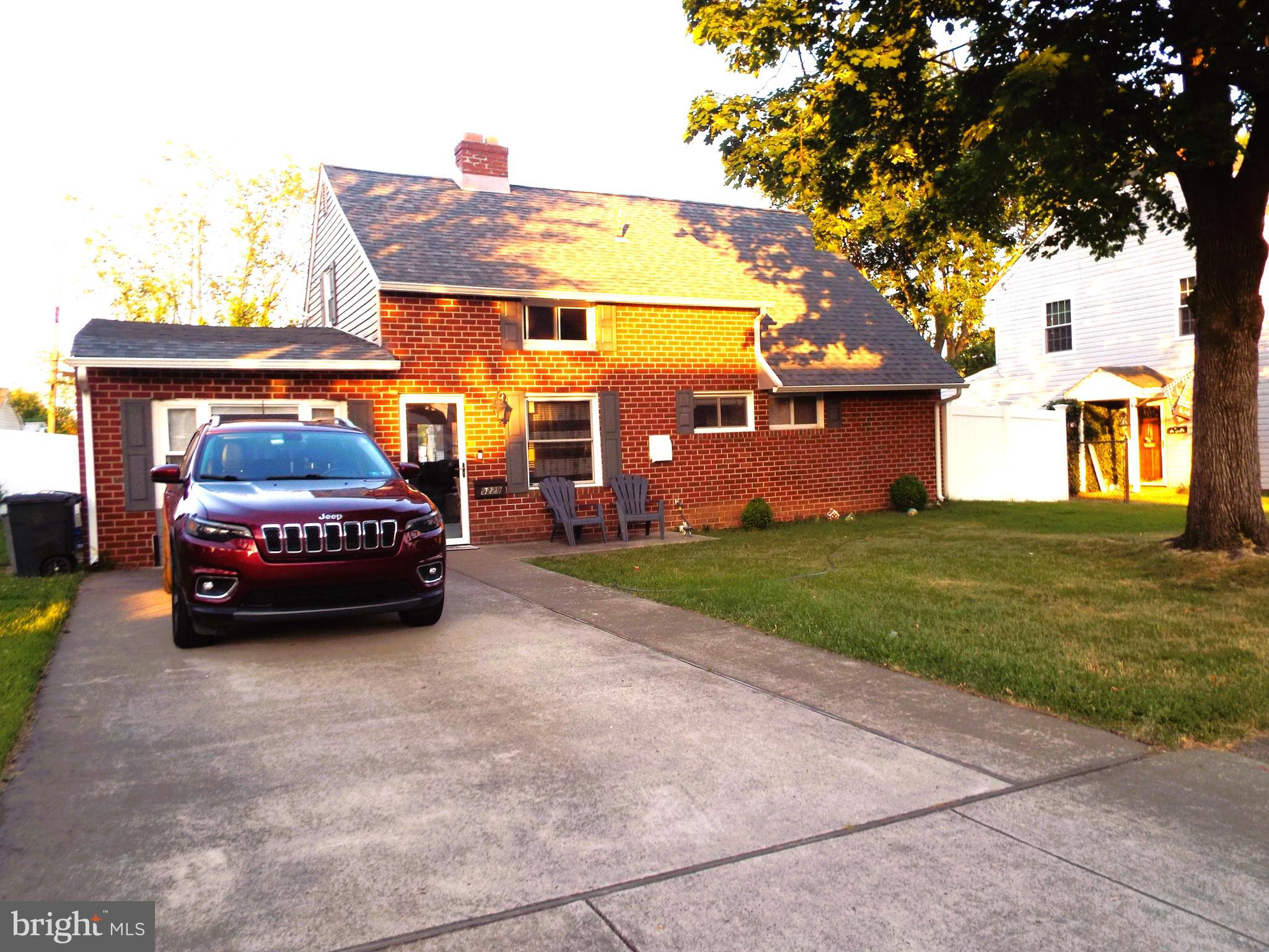 9229 Andover Road Philadelphia, PA 19114 - Photo 2 of 21 Large drive way