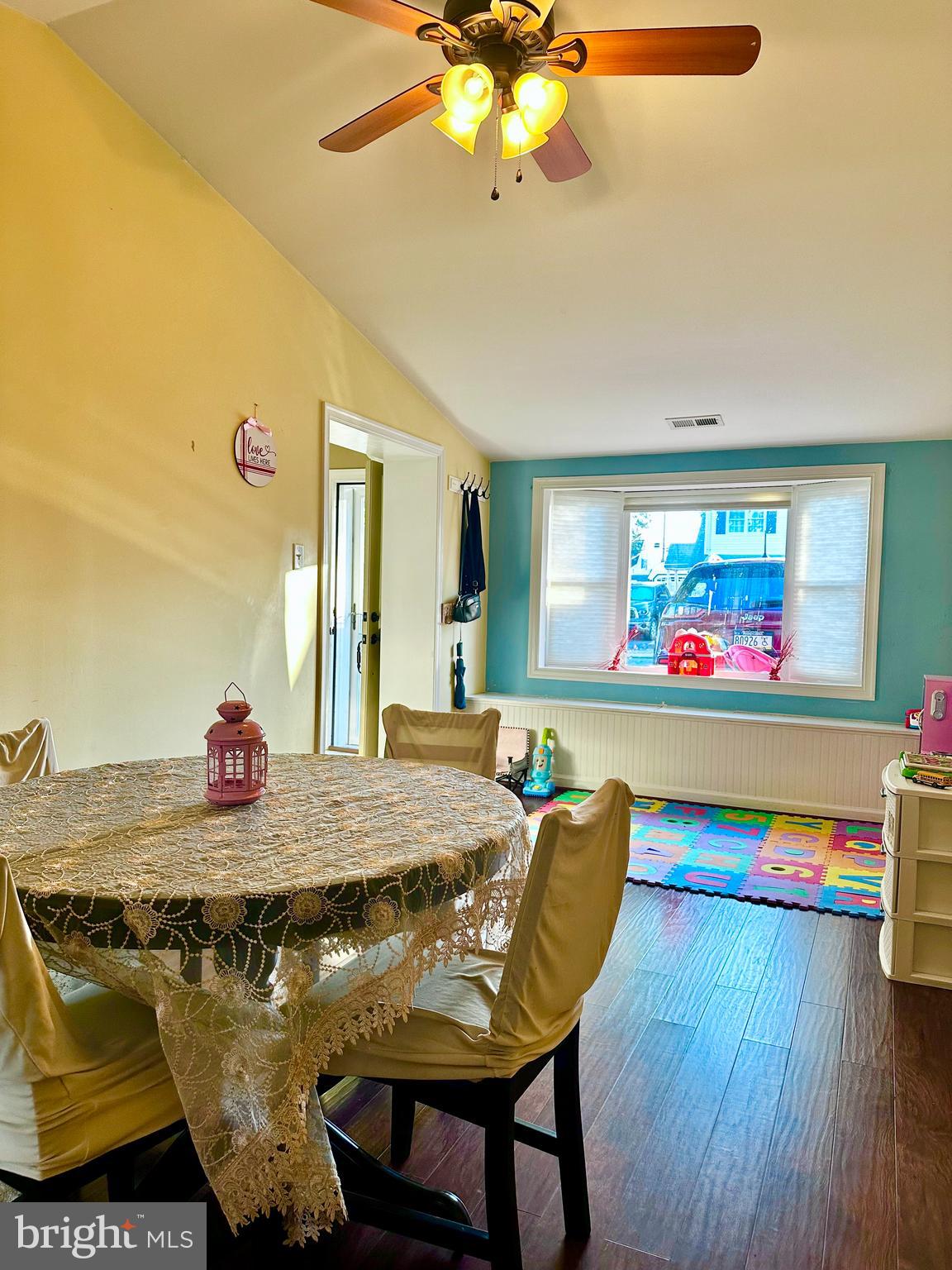 9229 Andover Road Philadelphia, PA 19114 - Photo 4 of 21 Beautiful large Family/play room