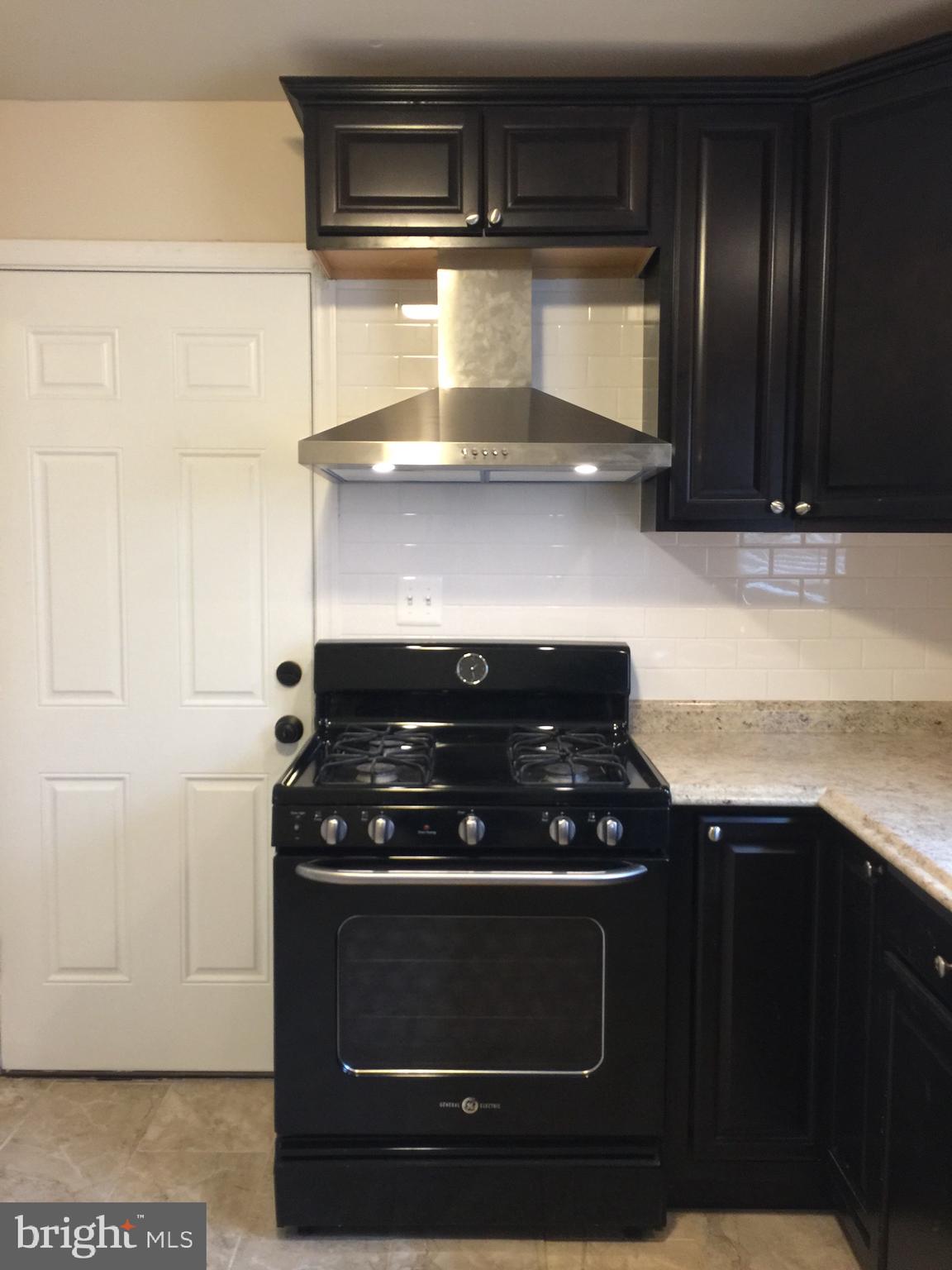 6120 Collinsway Road Baltimore, MD 21228 - Photo 14 of 40