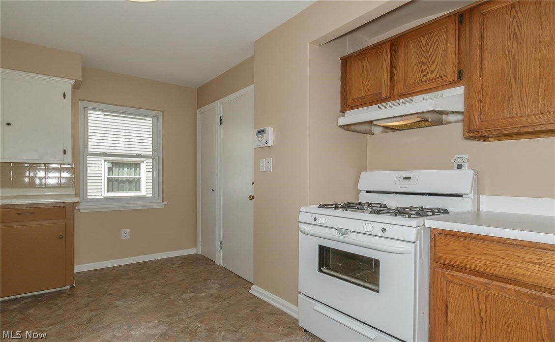 28408 Forest Road Willowick, OH 44095 - Photo 9 of 32