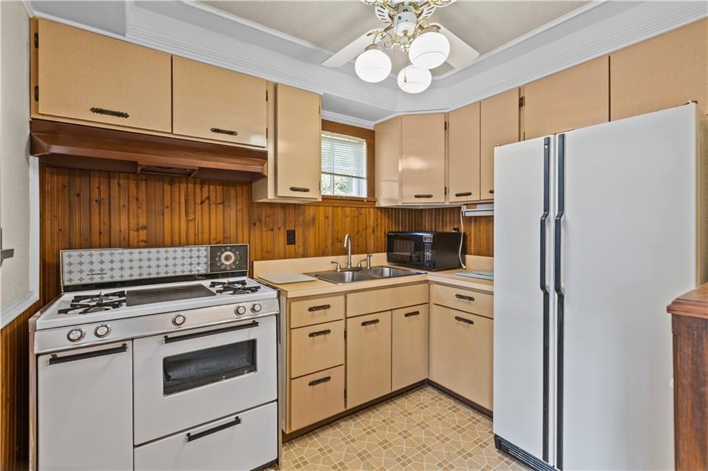 4946 Doyle Road Pittsburgh, PA 15227 - Photo 9 of 28 Gallery Image 9