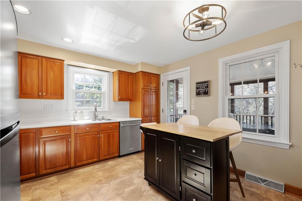 119 Seegar Road Pittsburgh, PA 15241 - Photo 10 of 41 Gallery Image 10
