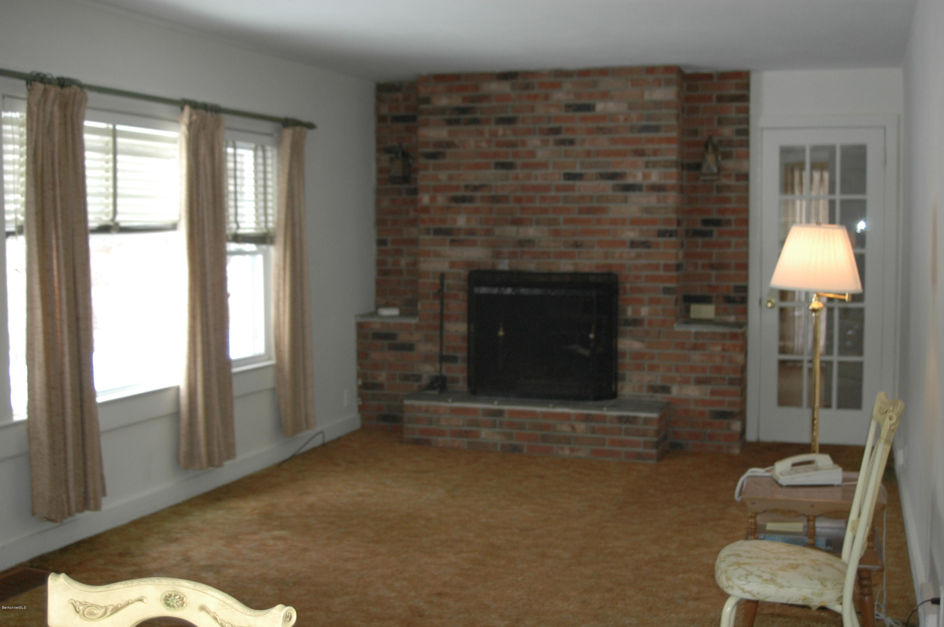 982 North State Road Cheshire, MA 01225 - Photo 11 of 32 Living room