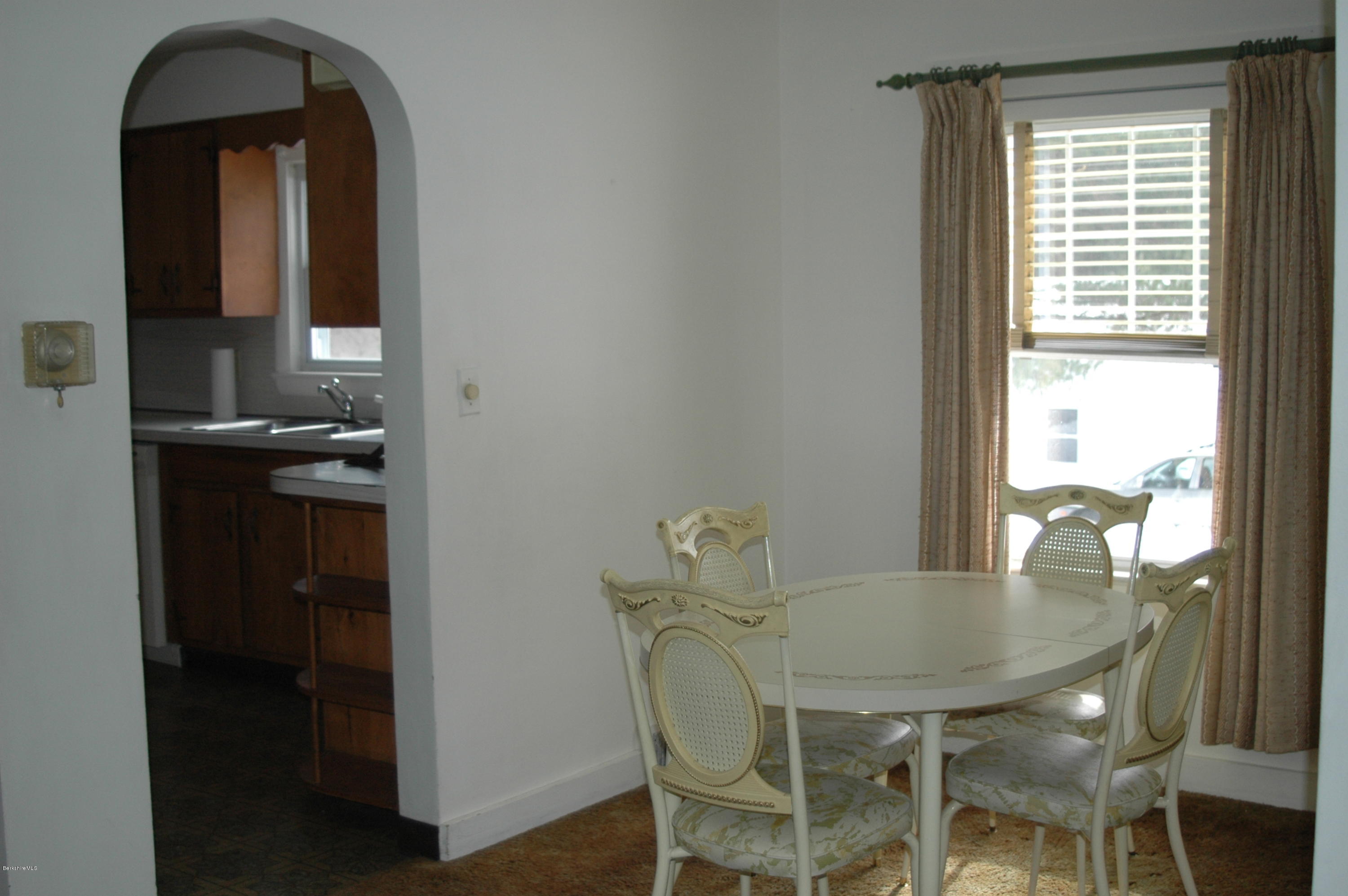 982 North State Road Cheshire, MA 01225 - Photo 14 of 32 Dining area