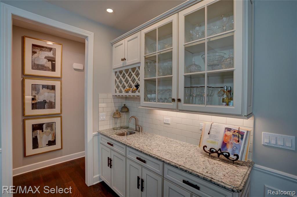 5520 Woodfall Road Clarkston, MI 48348 - Photo 24 of 48 Gallery Image 24